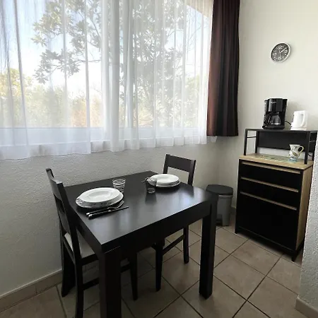 Apartment Florent - 2 Pers Piscine Flo 18 *